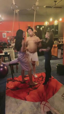 【成都六姐】俩女王带素人小姐姐虐狗 bf4209