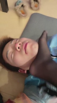 【丝琦】裸足塞狗嘴 bf4121