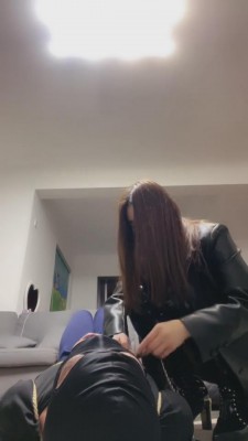 【希希子的情侣m】双女主-情侣狗-带着女友给妈妈舔脚 bf3958