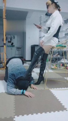 【就是喜欢玩啊】吊绑虐待强迫喝洗脚奶 bf3819