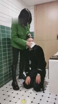 【萝莉糖糖】酒吧强迫口水圣水 bf9217