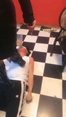 【逗逗】KTV呕吐物踩踏鞭抽 bf9271