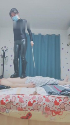 【菠萝菠萝蜜】踩踏恋足耳光 bf7316