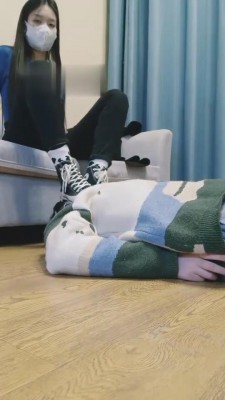 【佳影】素人母狗-脏帆布鞋棉袜教学妹做狗 bf7085