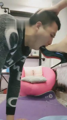 【咩祖】飞车党被我逮住后深喉/腿绞/肉丝脚羞辱 bf7006