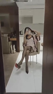 【上海糖糖老师】御姐黑丝羞辱狗 bf6302