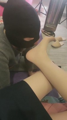 【咩祖】肉丝臭脚诱惑学生狗 bf6095