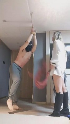 【宝儿】双S-重度鞭打-丝袜塞满嘴【双视角版】 bf6082