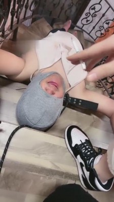 【月影儿】学生主AJ碾压脚下奴 bf9073