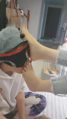 【咩主】原味裸足诱惑抖M弟弟做狗 bf9077