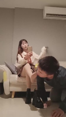 【重庆男神】恋足专场/耳光踩踏舔脚 bf10601