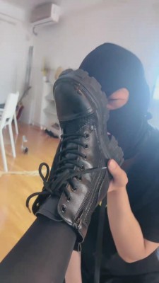 【玉儿姐姐】贱狗做主人脚垫赏耳光和黑丝 bf10690