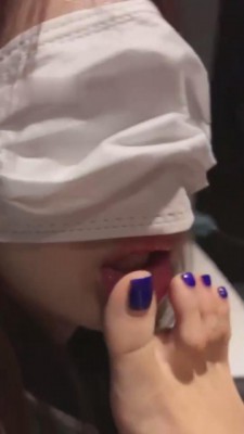 【时安S】足疗店开发素人闺蜜舔脚 bf10855