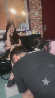 【芸熙】情侣奴跪下我脚下犯贱 bf11009