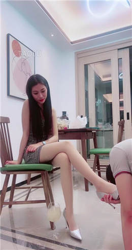 【七月大大】不听话的狗需要挨打 JS22041501