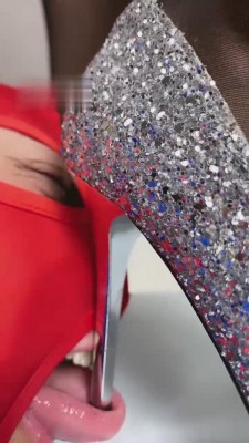 【美离子】超近距离丝袜高跟羞辱狗 bf11084