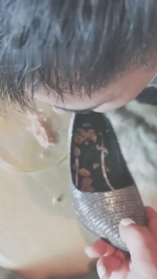 【巴莉女王】高跟鞋喂食/呕吐物/强迫吃剩饭剩菜 bf9930