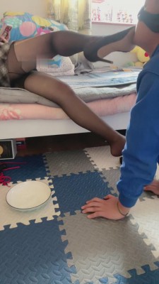 【艾琳】烟灰粘痰酸奶脚膜奖励贱狗 bf8257