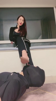 【微希】御姐高跟裸足诱惑脚下奴 bf8942