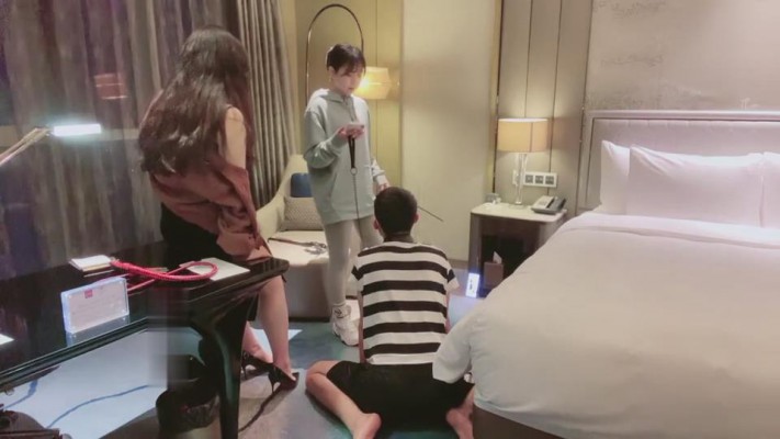 【维尼】双S直播羞辱废物员工-耳光/鞭打/浓痰/踩踏 bf8594