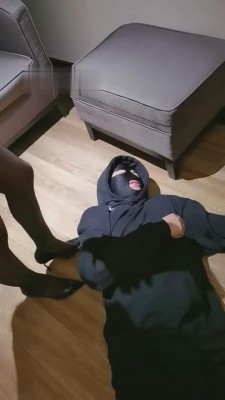 【情思女主】黑丝高跟蹂躏脚下奴 bf8792