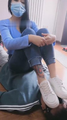 【蕾拉S】又酸又臭的白袜子全身踩踏 bf8445