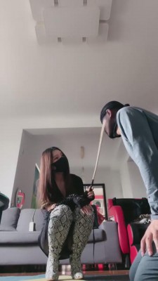 【苏州十三姨】蛇皮长靴虐打带伤贱狗 JS220310