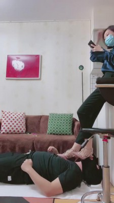 【Q月s】高跟鞋踩踏-虐乳 bf4312