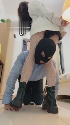 【雪莉】邻家女孩网袜羞辱发骚邻居 bf4514