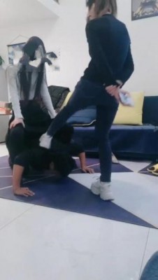 【小贱MT】双女神の残忍虐待 JS400000