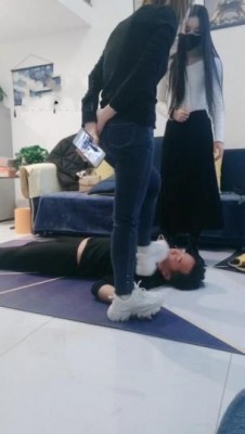 【小贱MT】双女神の残忍虐待 JS400000