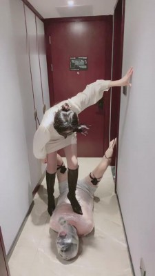 【诺曦】捆绑踢踹踩踏强制呕吐物 bf4546