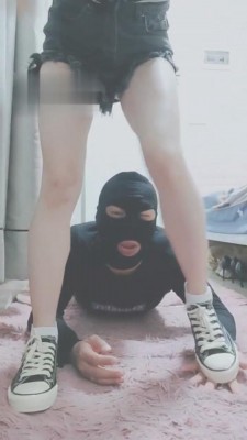 【灵竹】帆布鞋调教-踩踏鞭打踢踹 bf4661