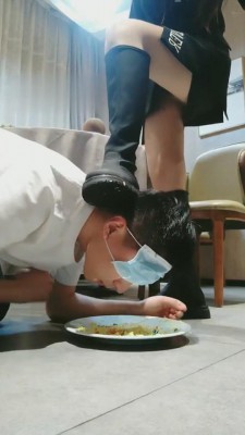 【御严】鞋底喂食羞辱-舔丝足-磕头【上】 bf4766