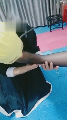 【麒麟女皇】黑丝脚狂虐贱狗 bf4917