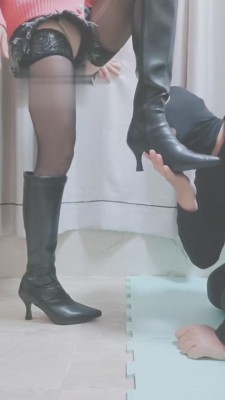 【灵竹】长靴黑丝胯下之辱 bf5052