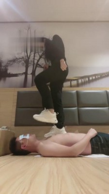 【娇娇公主】小白鞋高跟鞋踩踏碾压 bf5196