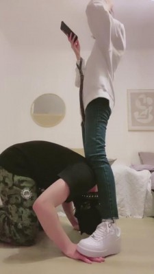 【Q月s】小白鞋白棉袜暴力踢踹 bf5232