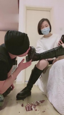 【Q月s】脚碾压食物喂食-深喉 bf5248