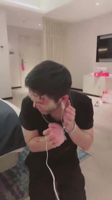 【玖玖呀】吊绑强制鞭打/踩踏喂食 bf12257