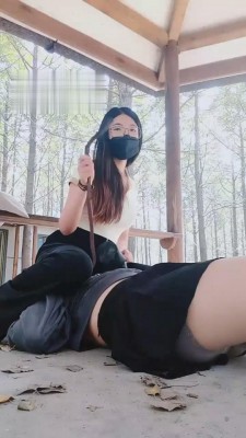 【梓晨】耳光鞭打/野外玩弄骚货狗 bf1018