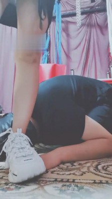 【西安欣】主人的脚下的食物和你的贱最配 bf1055