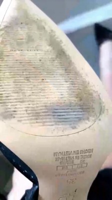 【歌迪丝】三婶吃脏鞋底 bf1358