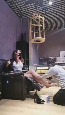 【宇婉莹】开发害羞的丫鬟母狗 bf1543