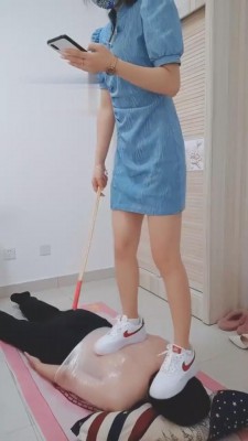 【奈奈】木乃伊捆绑小白鞋棉袜全体重踩踏 bf1884