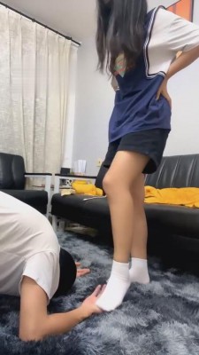 【涵涵】御姐白袜羞辱弟弟 bf2116