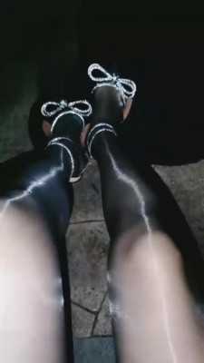 【叶子天津】户外舔鞋底吃浓痰 bf2227