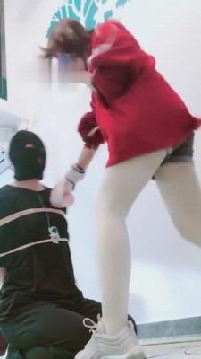 【小劳拉】五花大绑暴力虐打 bf2335