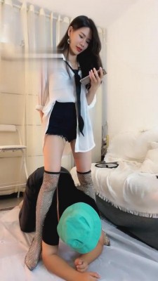 【芷晴】伪绿帽被虐-钻胯/坐脸/吃byt bf2325