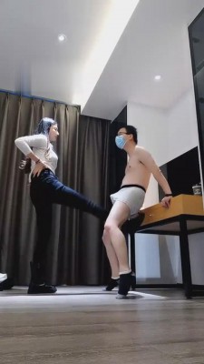 【梓晨】被主人狂暴踢裆350下 bf2839